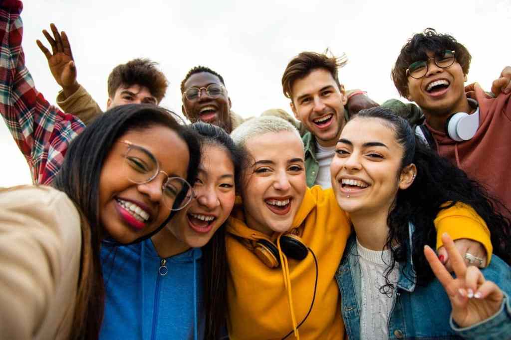 Kentucky Counseling Center | How new friendships can boost your self-esteem and mood
